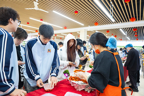 共赴美食之约，邂逅校园美食节！新华电脑学校这场盛宴太香了！