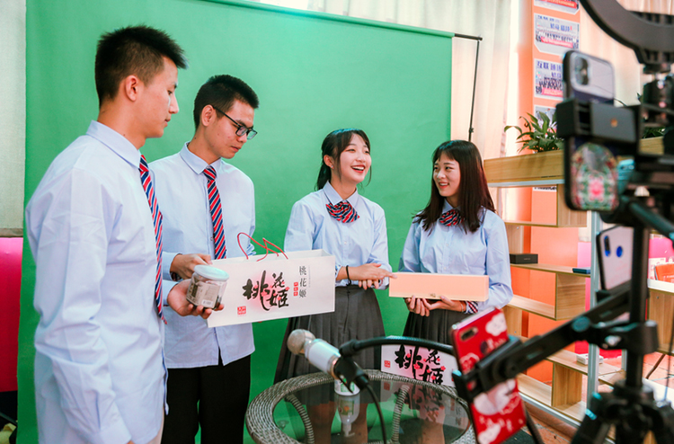 来新华学电商，助力农村淘宝发展