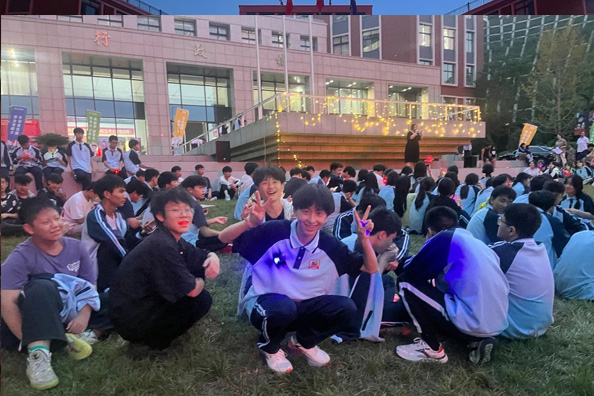 "星光草地·音乐之夜"校园草地音乐节！