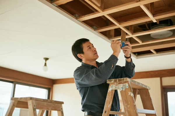 如何控制吊顶装修预算？家庭住房吊顶合理投入全解析