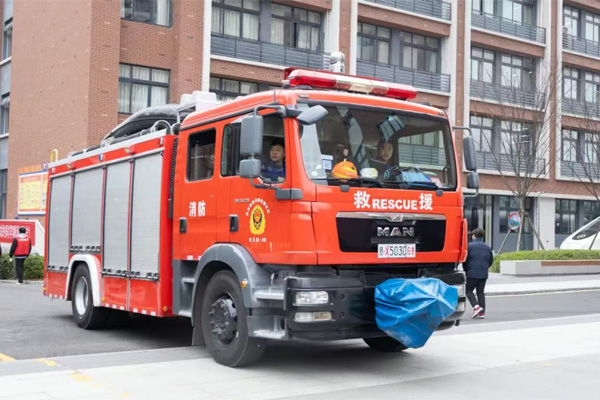 生命无演习，防患于未“燃”！消防演练进校园，筑牢安全“防火墙”